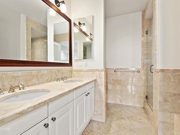 4th image of 10 West St APT 27A