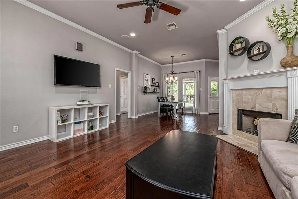 4 bed, 1641 sqft, $2,500 — Photo 3