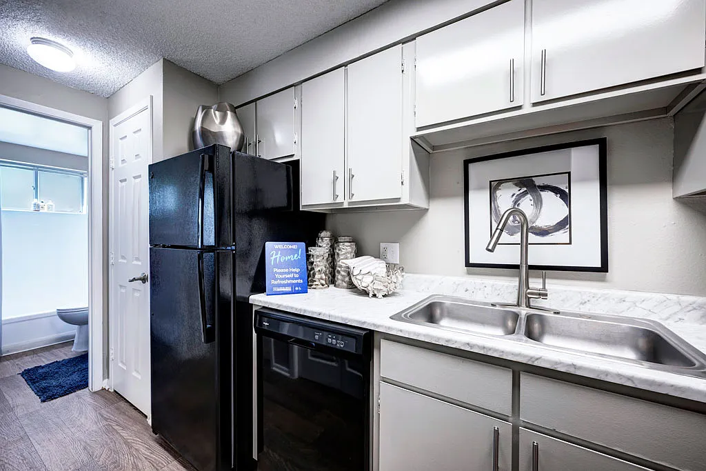 Ten 30 & Ten 49 Apartments — Photo 4