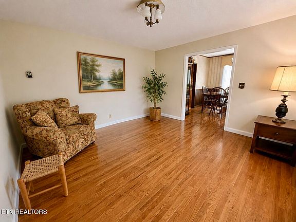 4th image of 1317 Ridgeview Rd