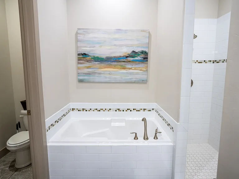 E Bay Hill Dr — Photo 14