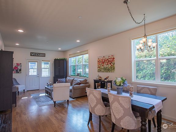 4th image of 7701 Beacon Pl NE Unit 107