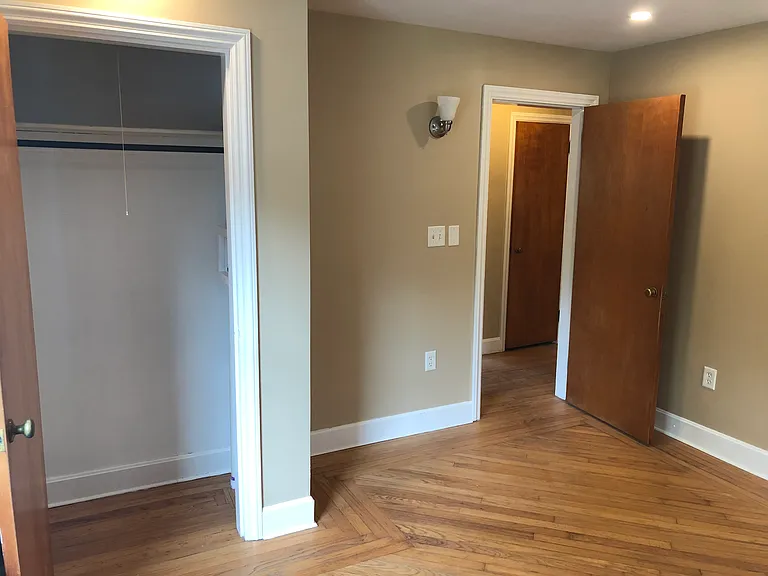 410 Sanford Rd — Photo 16