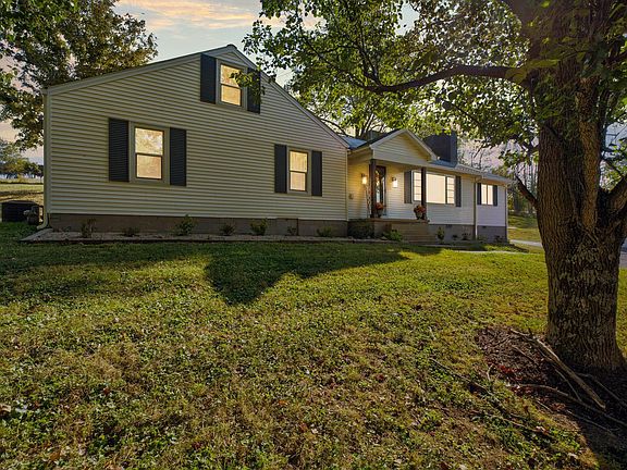 3rd image of 3833 Levee Rd
