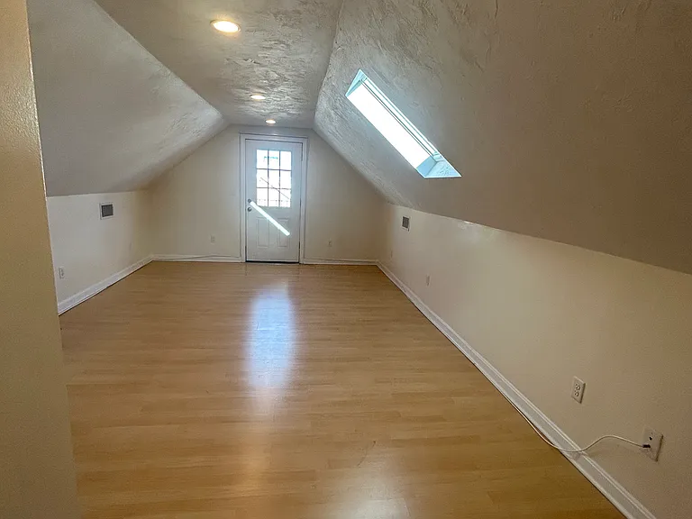 36 Hunting St #2 — Photo 14