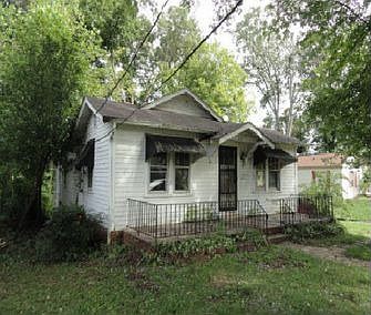 1st image of 2341 Parkway Dr
