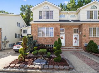 45 Sharrotts Ln, Staten Island, NY 10309