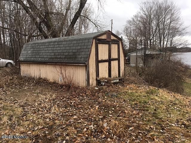 2nd image of 9305 16 Mile Rd