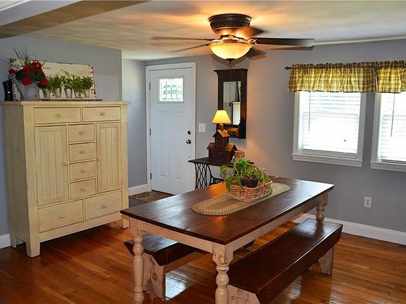 3rd image of 25 Kirby Ln