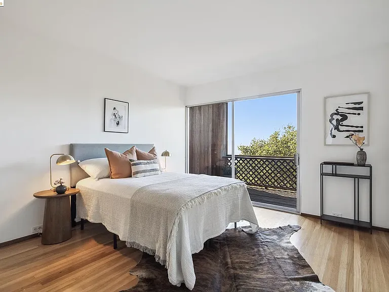 540 Dwight Pl — Photo 32