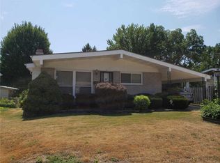 5 San Mateo Dr, Florissant, MO 63031