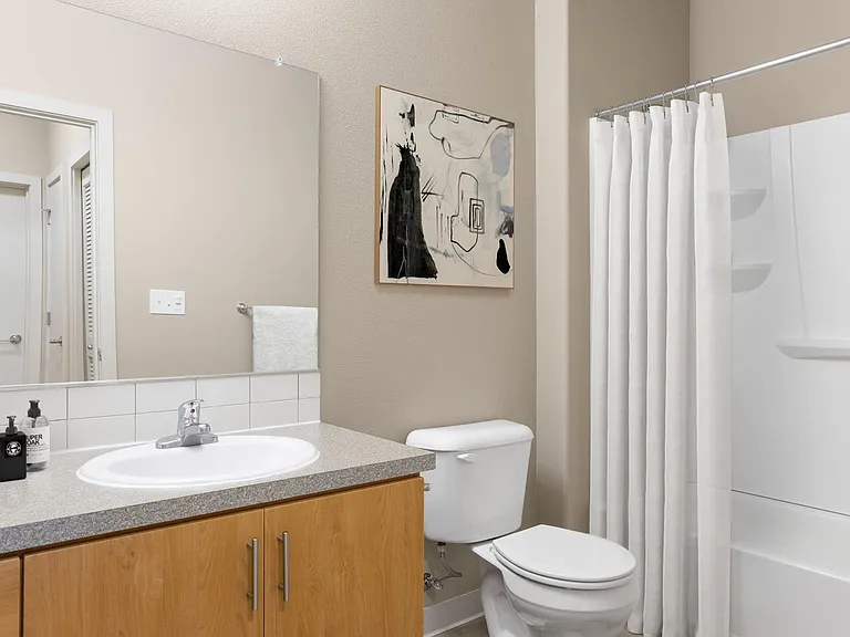 206 Apartments — Photo 10