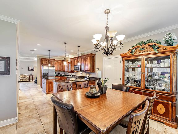 5th image of 229 Port Royal Way