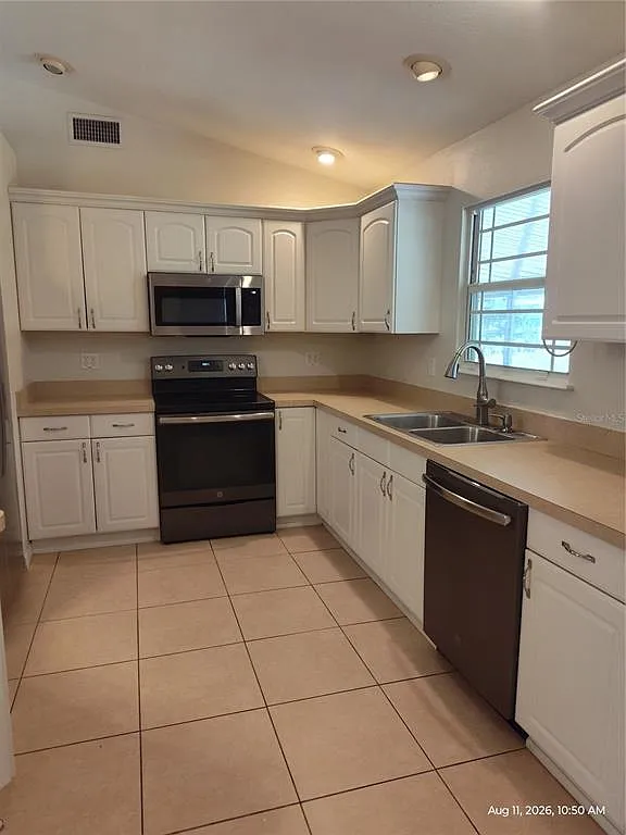 3 bed, 2.0 bath, 1108 sqft, $1,650 — Photo 4