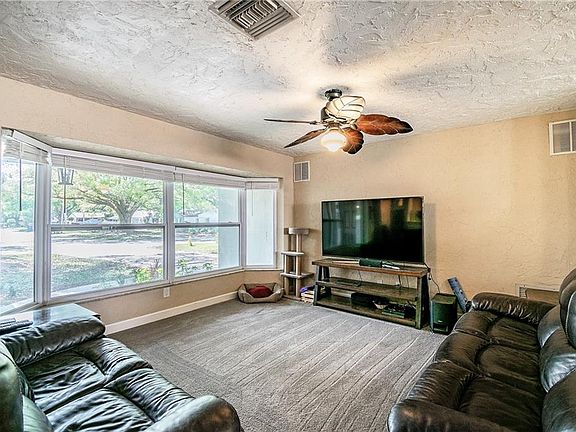 5th image of 5547 45th Ave N