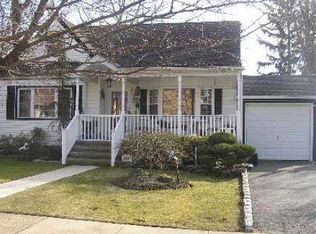 2206 Van Nostrand Ave, Merrick, NY 11566