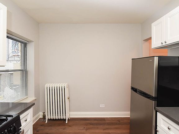 5th image of 5738 N Winthrop Ave APT 111
