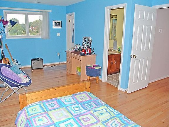 3rd image of 5950 Rockhold Dr