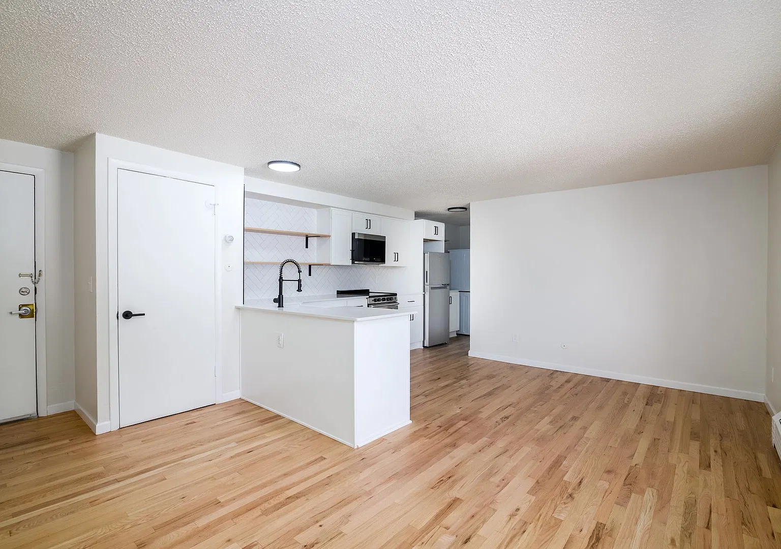 Miner Court — Photo 4