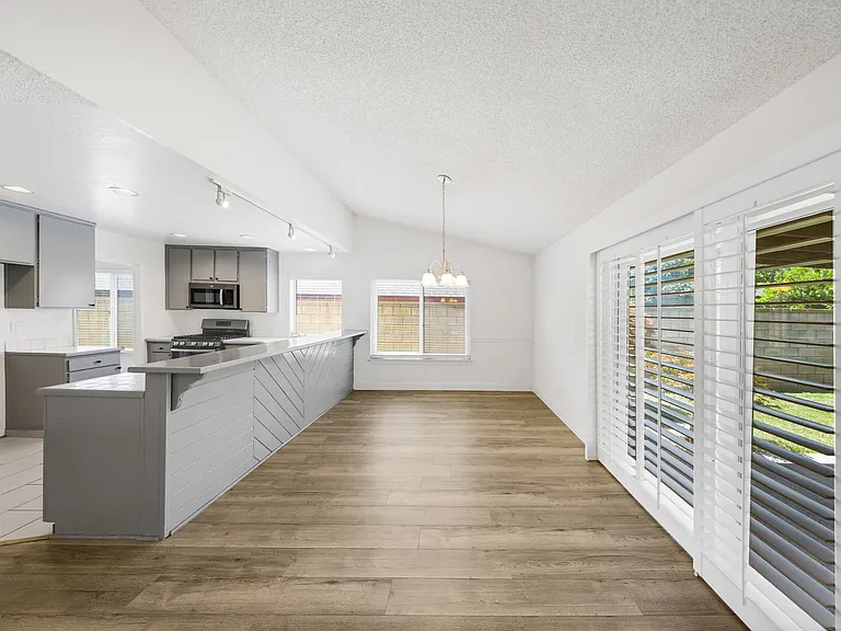 7750 Perlite Ave — Photo 13