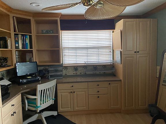 2nd image of 7 S Leewynn Dr