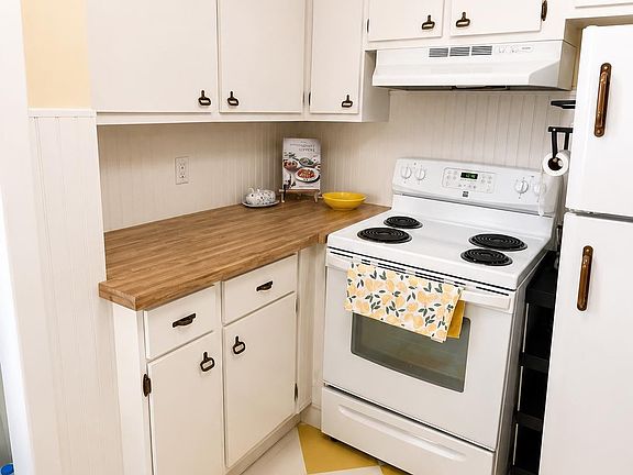 5th image of 2208 Windemere Ave