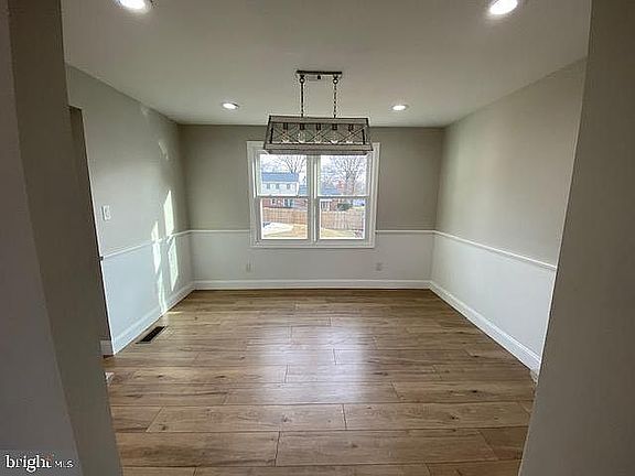 5th image of 914 Shiremont Dr
