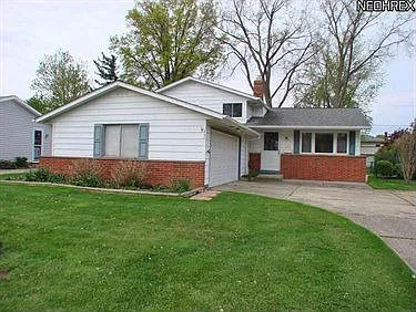 450 Waterbury Dr photo 1