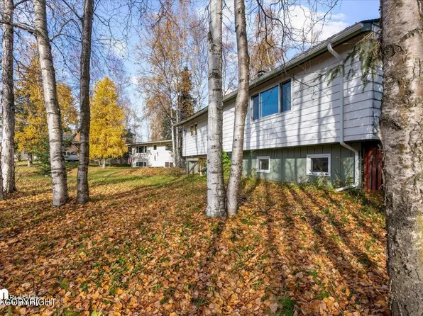 7737 Hennings Way, Anchorage, AK 99504