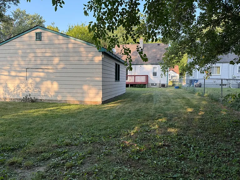 18845 Fox — Photo 2