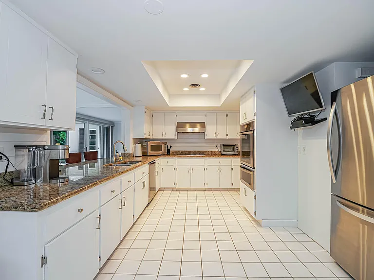 1425 Treasure Cove Ln — Photo 18
