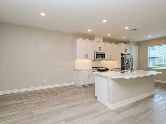 3rd image of 4639 Almada Ln