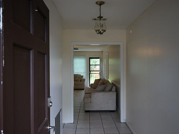 3rd image of 1412 Green Mountain Dr