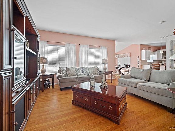 5th image of 2358 Amsterdam Cir