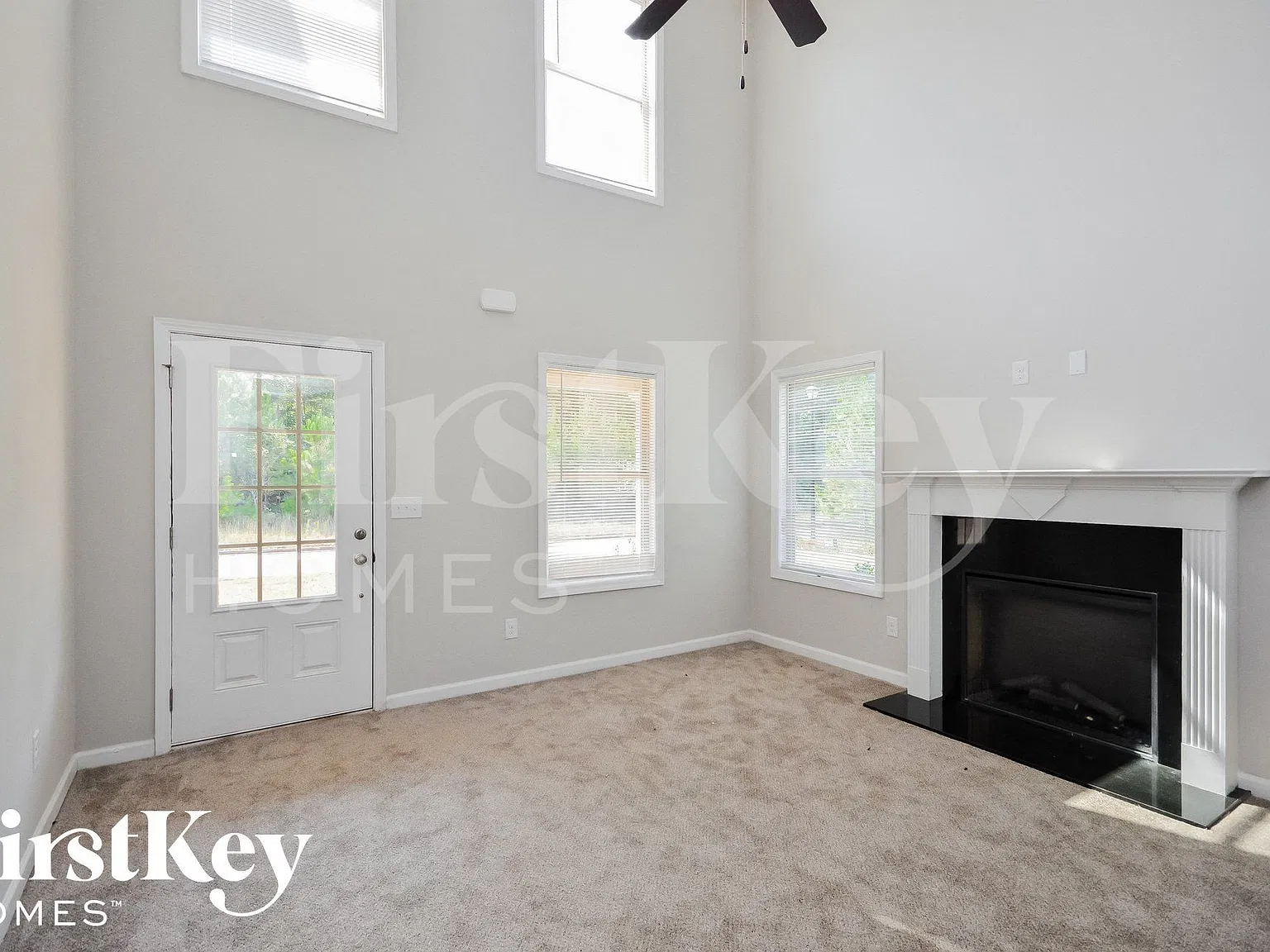 4 bed, 2.5 bath, 1950 sqft, $2,070 — Photo 2