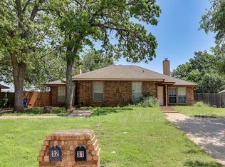 32 Shady Valley Ct, Mansfield, TX 76063