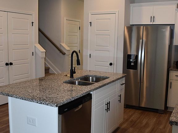 3rd image of 4125 Beautiful Pond Park
