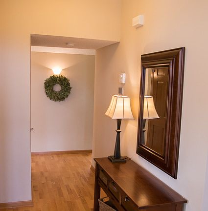 4th image of 945 Parkview Ln