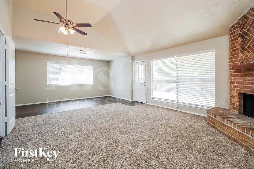 3 bed, 2.0 bath, 1636 sqft, $1,820 — Photo 4