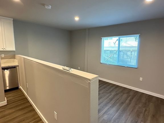 3rd image of 467 Normandie Pl #469-1/2