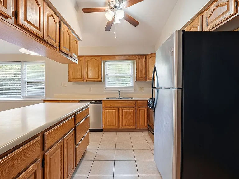520 Windsor Rd — Photo 8