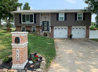 614 Riverside Dr, Saint Charles, MO 63304