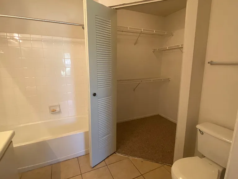 Pointe Vista Apartments — Photo 29