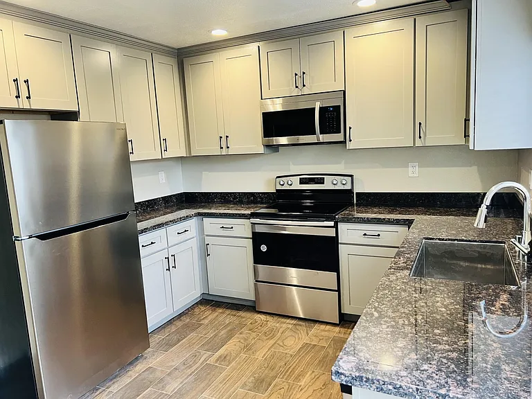 811 Brown St #A — Photo 11