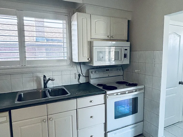 19 Ascot Ave #UPPER — Photo 15