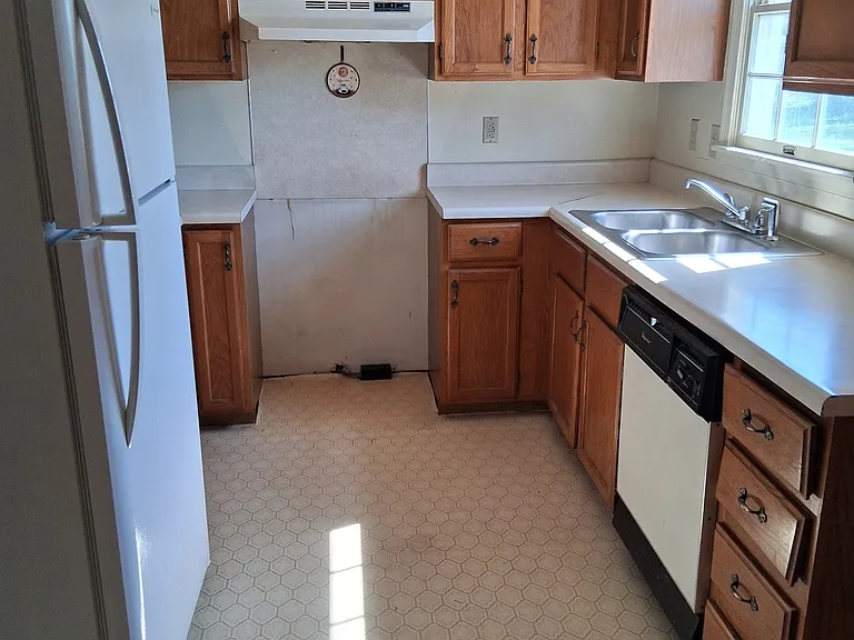 413 N Western Ave — Photo 6