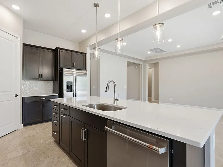 293 E Jasper Ct — Photo 12