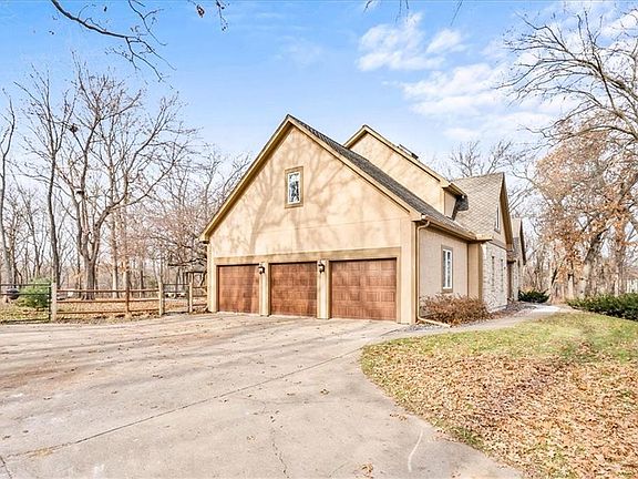 4th image of 17860 Windsor Dr