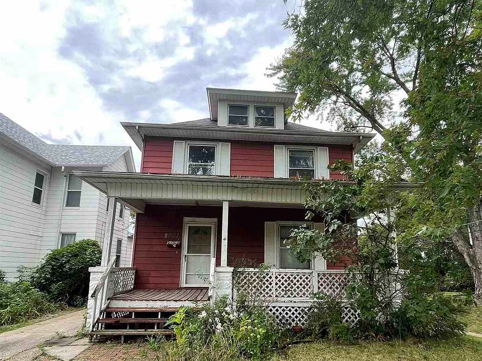 1st image of 2907-8 1/2 Ave