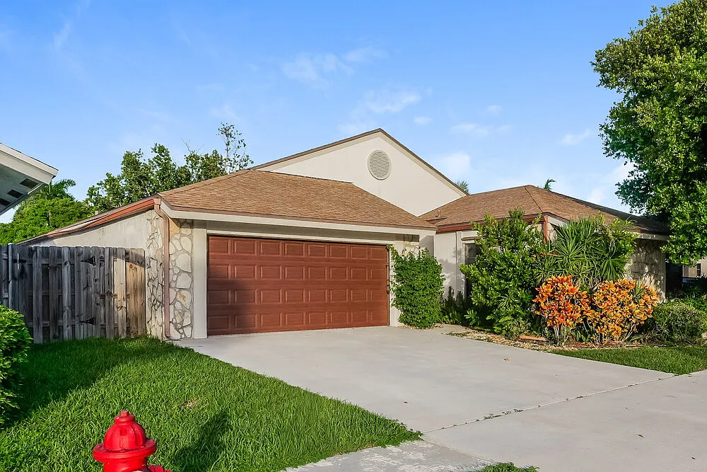 4 bed, 2.0 bath, 2045 sqft, $3,835 — Photo 3